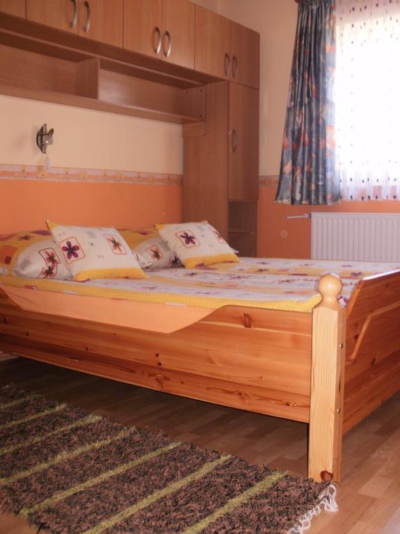 Bodzavirag Apartman 佐洛卡罗斯 外观 照片