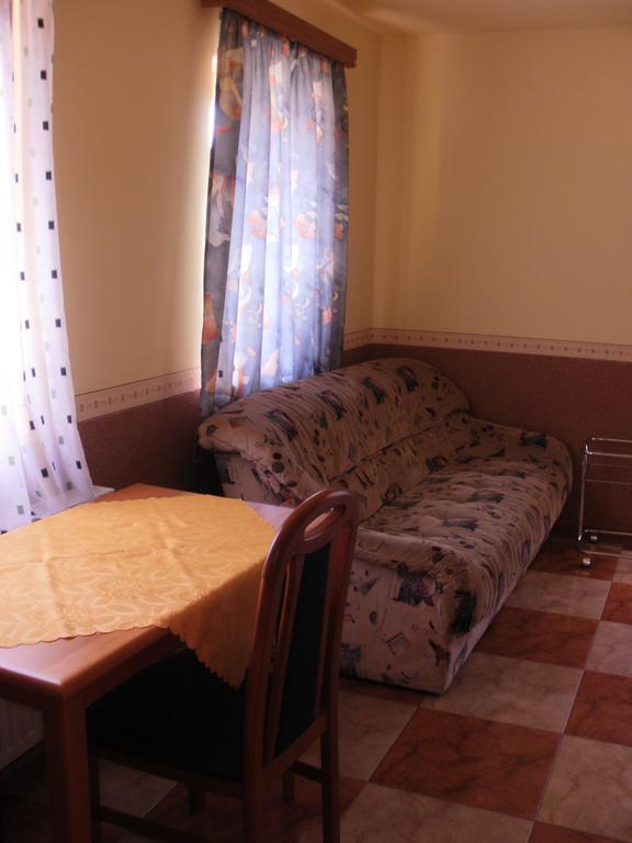 Bodzavirag Apartman 佐洛卡罗斯 外观 照片