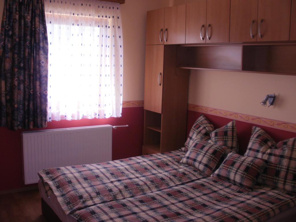 Bodzavirag Apartman 佐洛卡罗斯 外观 照片