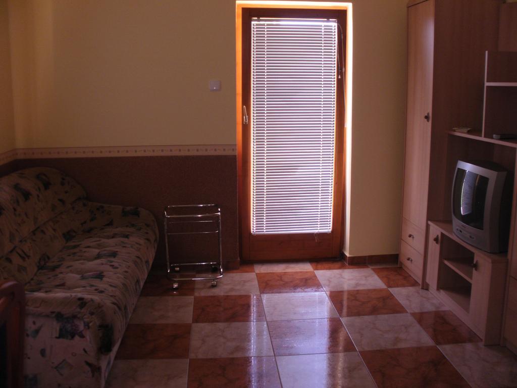 Bodzavirag Apartman 佐洛卡罗斯 外观 照片