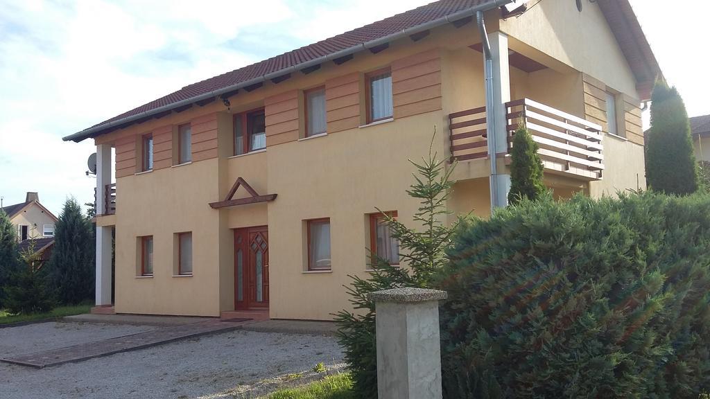 Bodzavirag Apartman 佐洛卡罗斯 外观 照片